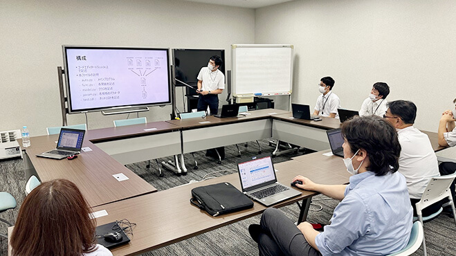 改善点を提案する様子